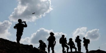 إسرائيل تضغط على الجيش اللبناني لتفتيش المنازل بحثا عن أسلحة “حزب الله”