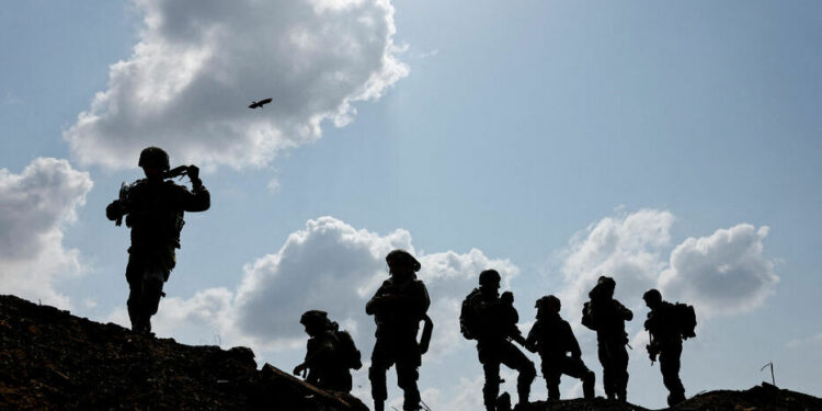 إسرائيل تضغط على الجيش اللبناني لتفتيش المنازل بحثا عن أسلحة “حزب الله”