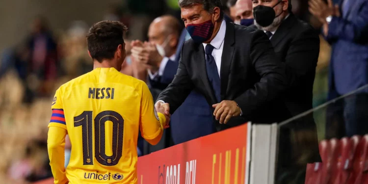 رئيس برشلونة يغلق الباب أمام ميسي: خيار العودة “غير واقعي”