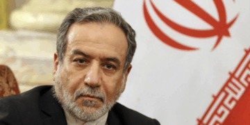 وزير الخارجية الإيراني من باريس: هناك خلافات مع فرنسا ومستعدون للتفاوض دون استعلاء ولم نغادر طاولة الدبلوماسية