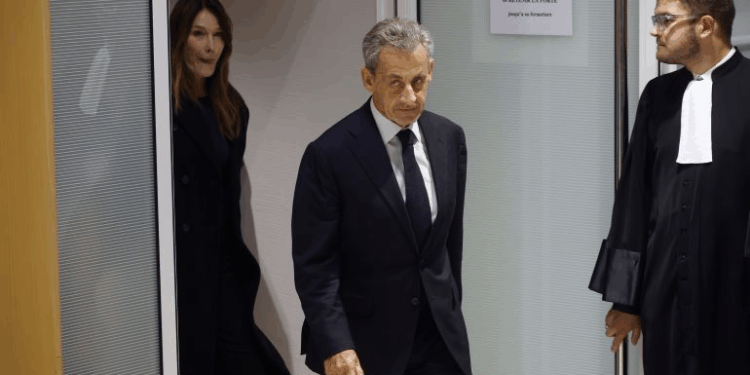 في سابقة نادرة في تاريخ فرنساساركوزي خارج القضبان.. إطلاق سراح مؤقت في انتظار كلمة الاستئناف