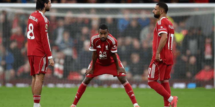 بعد تهديدات بالقتل.. نجم ليفربول يشتري كلبا لحمايته !