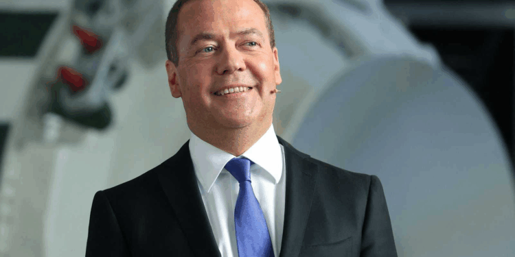 مدفيديف: زيلينسكي “غير شرعي” وانهيار نظامه “محتوم”