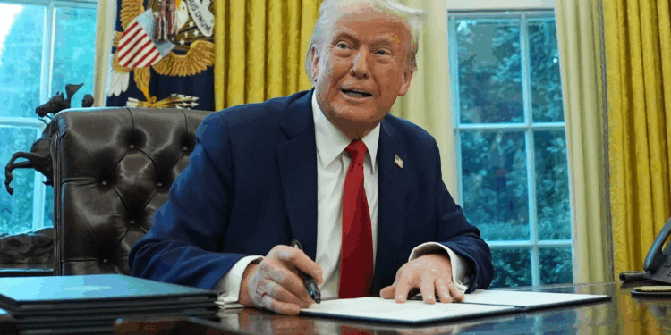 ترامب: سيتم تصنيف تنظيم “الإخوان” كـ”منظمة إرهابية خارجية”