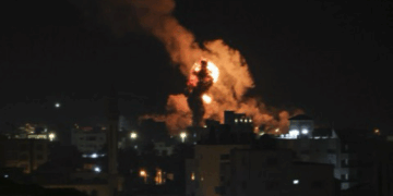 في الذكرى الأولى لوقف إطلاق النار.. اسرائيل تشن سلسلة غارات جوية على جنوبي لبنان.. وسلام يؤكد أن لبنان يواجه حرب استنزاف من طرف واحد