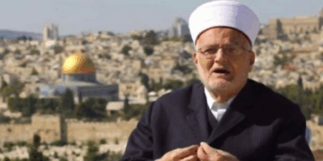 الشيخ عكرمة عقب جلسة محاكمته: ملاحقتي غير إنسانية ولن نسكت