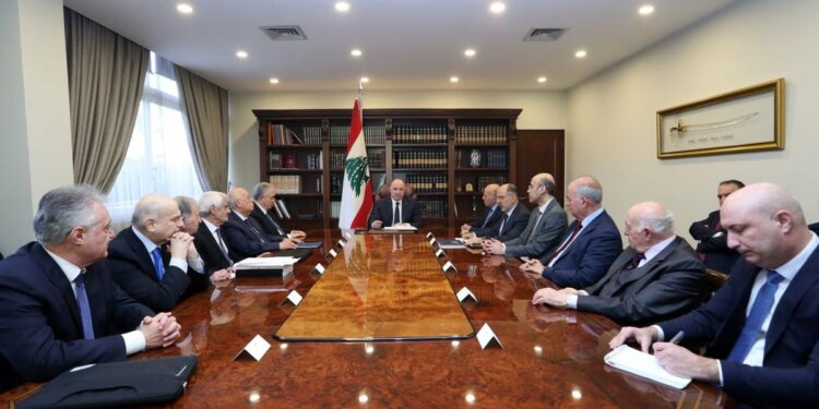 مسؤول أميركي يدعو لبنان لإنهاء نفوذ إيران “الخبيث” عبر حزب الله.. ووفد من واشنطن يزور بيروت لمناقشة سبل تجفيف مصادر تمويل المقاومة ويوجه رسالة “حازمة وواضحة” إلى الحكومة اللبنانية