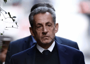 القضاء الفرنسي يأمر بإفراج مشروط عن ساركوزي
