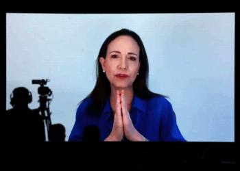 فنزويلا تهدد باعتبار ماتشادو “هاربة” إذا غادرت لتسلم جائزة نوبل