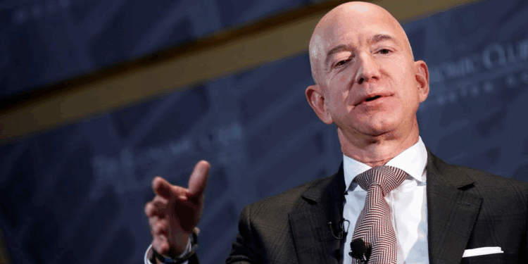 ثروته بلغت 259.4 مليار دولار ليبقى ثالث أغنى شخص في العالم ثروة جيف بيزوس تقفز 24 مليار دولار.. الذكاء الاصطناعي كلمة السر!