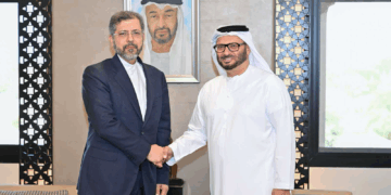 أنور قرقاش يلتقي نائب وزير الخارجية الإيراني