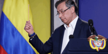 الرئيس الكولومبي بيترو يعرب عن مخاوف من محاولة اغتياله !