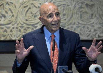 توم براك يدعو لبنان إلى مفاوضات مباشرة مع إسرائيل