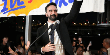 بفوزه حقق أكبر مفاجأة في تاريخ أمريكا الحديث ممداني يفوز بمنصب عمدة نيويورك بفارق 100 ألف صوت على منافسه الجمهوري .. وترامب يبرر الخسارة !