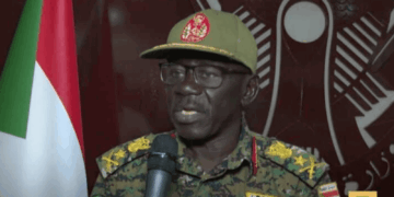 أنباء عن استقالة وزير الدفاع السوداني وغيابه يثير التساؤلات !