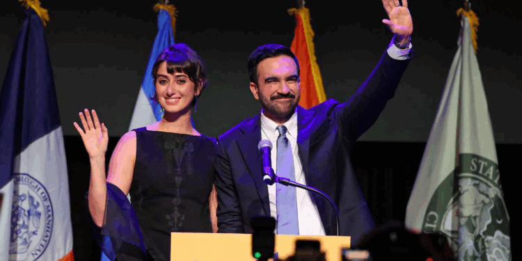 من أصل سوري وأعلنا خطوبتهما بدبي وتزوجا بنيويورك من هي راما دوجي زوجة زهران ممداني ؟