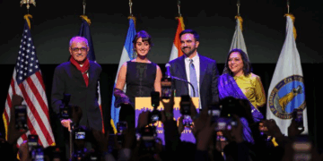 عمدة لأكبر مدينة أميركية للمال والأعمال بميزانية قدرها 115 مليار دولار ويعمل في مجلسها البلدي 300 ألف موظف ملهِمون وقادة ظل و100 ألف متطوع صنعوا “ملحمة ممداني”