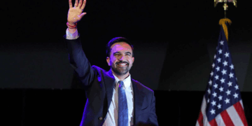 وزير إسرائيلي يهاجم ممداني.. ويوجه دعوة إلى يهود نيويورك