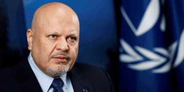 خان يؤكد اختصاص الجنائية الدولية بجرائم دارفور ويدعو إلى المساهمة بالأدلة