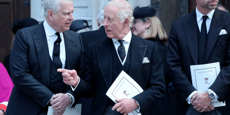 بعد سقوطه المدوي من العائلة الملكية.. أين سيعيش الأمير أندرو وكيف ستكون حياته؟