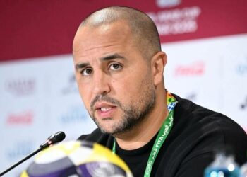 بعد صدمة الإمارات.. بوقرة يستقيل من تدريب الجزائر