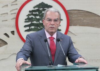 الوزير السابق وديع الخازن عميد المجلس العام الماروني في لبنان:  تحقيق الوفاق الوطني  بلبنان، في ظل الانقسامات الفكرية والطائفية العميقة، يتطلب جهودًا مستمرة وحوار وطني مبني على احترام التعددية بلبنان.. وزيارة البابا للبنان لها أبعاد روحية ورسائل سياسية للخارج 