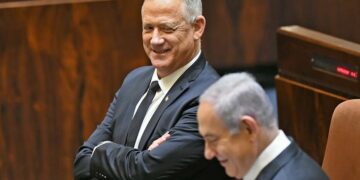 غانتس: طلب نتنياهو للعفو زائف تماما