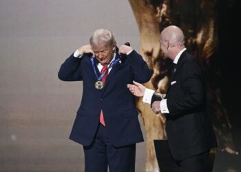 ترامب أول رئيس يُمنح جائزة الفيفا للسلام