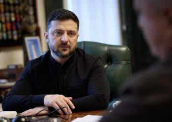 زيلينسكي: “محادثات السلام” مع واشنطن “بنّاءة” لكنها “صعبة”