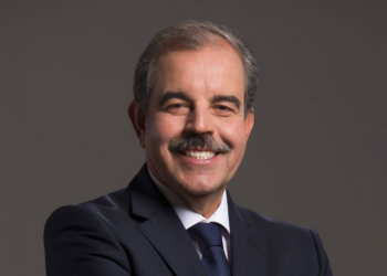 محكمة تونسية تصدر حكما غيابيا بسجن الوزير الأسبق منذر الزنايدي