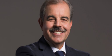 محكمة تونسية تصدر حكما غيابيا بسجن الوزير الأسبق منذر الزنايدي