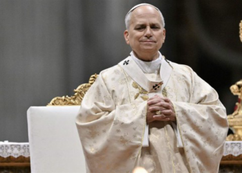 البابا لاوون يدين الحروب ويعبر عن تضامنه مع سكان غزة في عظة عيد الميلاد