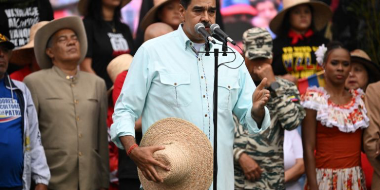 كولومبيا تعرض منح مادورو اللجوء في حال تنحيه عن السلطة