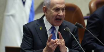 صحف عالمية: الإسرائيليون يرفضون العفو عن نتنياهو ولندن تبتز “الجنائية” لحمايته