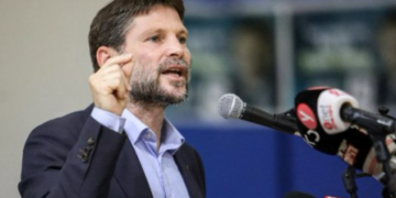 سموتريتش: لن نقبل بنزع جزئي للسلاح في غزة ولن نوافق على إعادة إعمارها ما دامت حركة حماس تسيطر عليه .. ويُحذر من عودة السلطة الفلسطينية إلى بشكل مباشر أو غير مباشر إلى القطاع