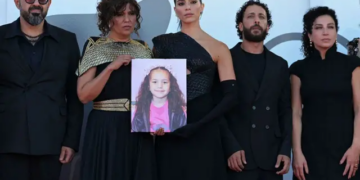“مهرجان قرطاج” يكرّم مخرجة فيلم يوثّق مأساة الطفلة الفلسطينية هند رجب