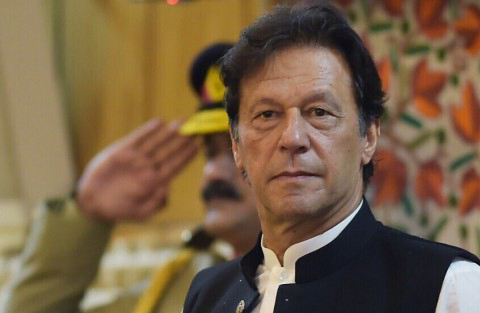 باكستان.. حكم بالسجن 17 عاما ضد عمران خان وزوجته