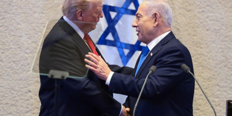 إسرائيل تعد ملفا استخباراتيا لإقناع ترامب بشن هجوم جديد على إيران