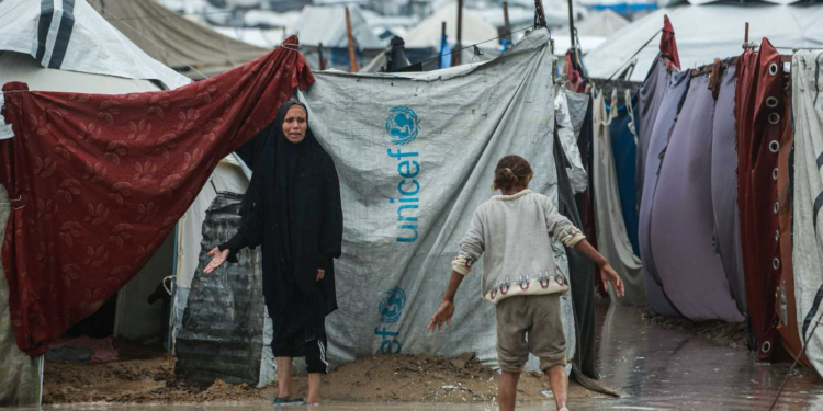 بينهم أطفال.. 17 وفاة نتيجة البرد القارس في غزة