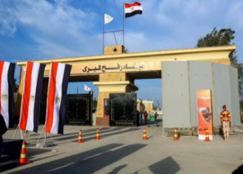 “الوضع الأمني سيتغير”.. مخاوف إسرائيلية من ضغوط أمريكية لفتح معبر رفح وانسحاب الجيش خلف منطقة “الخط الأصفر”