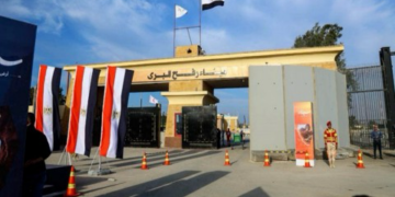 “الوضع الأمني سيتغير”.. مخاوف إسرائيلية من ضغوط أمريكية لفتح معبر رفح وانسحاب الجيش خلف منطقة “الخط الأصفر”