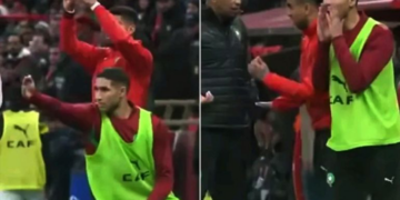 حكيمي يلفت الأنظار بتقمص دور المدرب في مباراة المغرب مع مالي