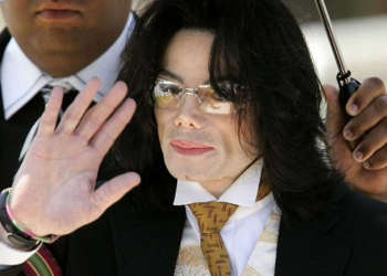 بعد 16 عاما.. تفاصيل صادمة في تقرير تشريح جثة مايكل جاكسون