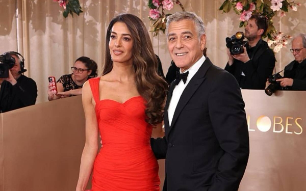 جائزة أفضل ممثل وإطلالة ملكية.. جورج كلوني وزوجته يتألقان فى افتتاح جولدن جلوب الـ83