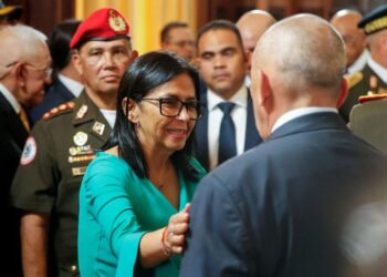 الرئيسة الفنزويلية بالوكالة: لن يحكم فنزويلا “عميل خارجي” وشعبنا لا يستسلم ومستعد للدفاع عن وطننا