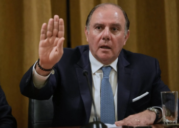 حاكم «مصرف لبنان» يدّعي على رياض سلامة وشقيقه بتهمة «الإثراء غير المشروع»