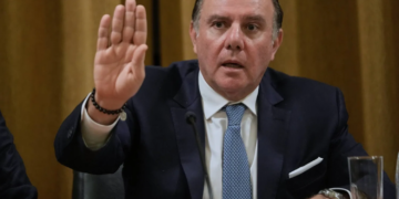 حاكم «مصرف لبنان» يدّعي على رياض سلامة وشقيقه بتهمة «الإثراء غير المشروع»