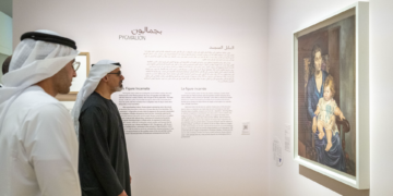 خالد بن محمد بن زايد يزور المعارض الفنية الموسمية في متحف اللوفر أبوظبي