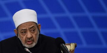 شيخ الأزهر يدعو اليمنيين لـ”إعلاء صوت العقل والحكمة”