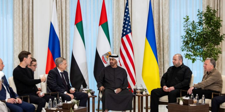 موسكو وكييف تستأنفان محادثات “مثمرة” مع استمرار عقبة دونباس